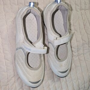 Vionic White Mesh Mary Jane Sneakers